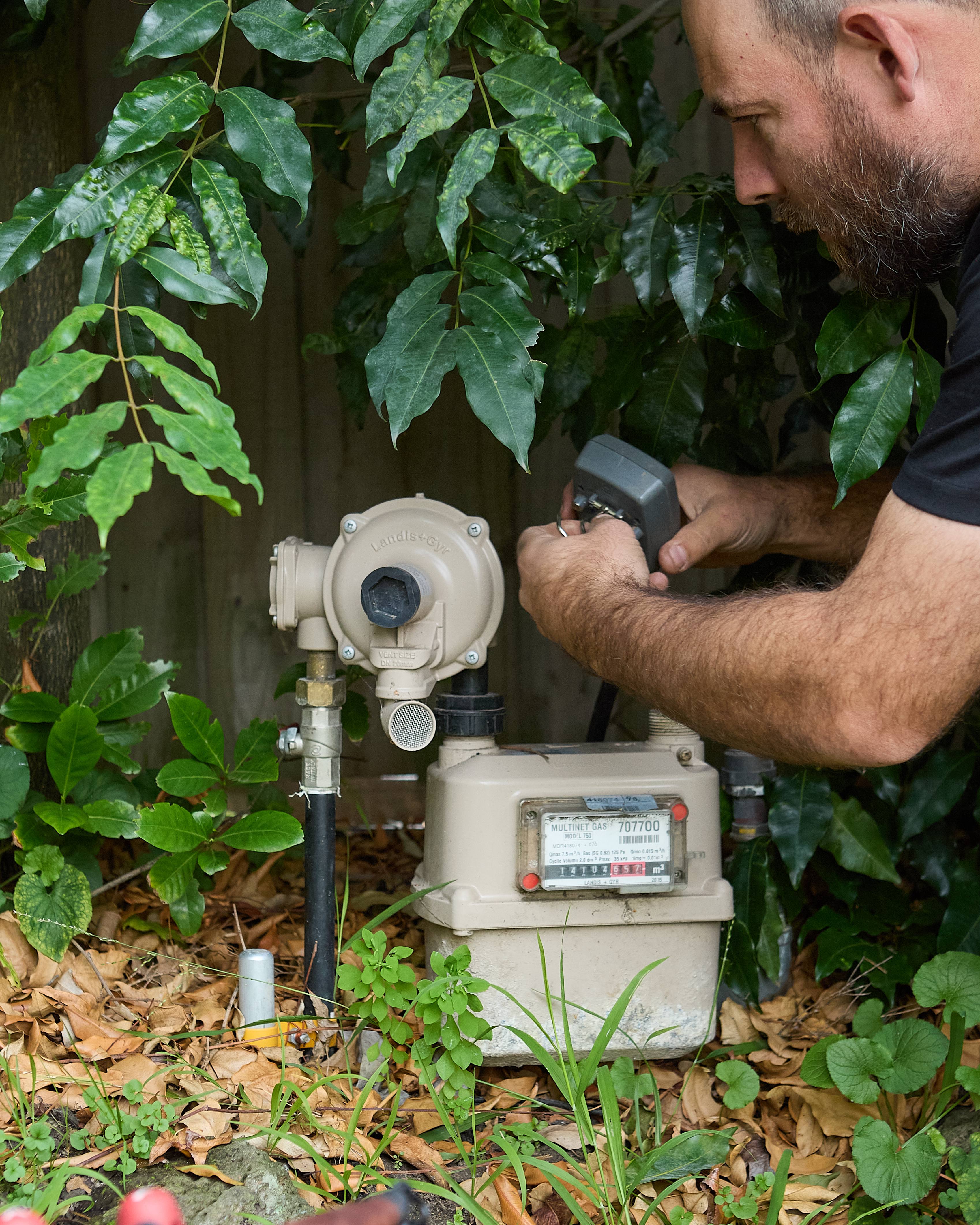 Technician carrying out a gas meter and carbon monoxide test